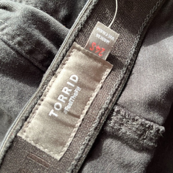 Torrid - Comfort Flex Classic Fit Jogger Stretch Twill High-Rise Pant - 24 / 3x - Picture 6 of 7